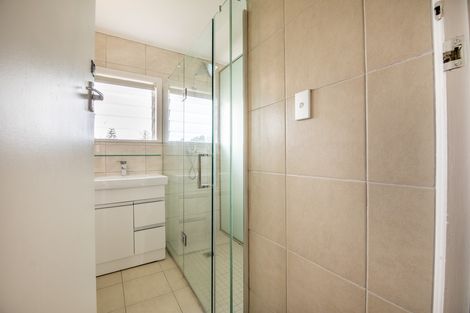 Photo of property in 20 Sylvan Crescent, Te Atatu South, Auckland, 0610