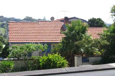 Photo of property in 2/397 Beach Road, Mairangi Bay, Auckland, 0630