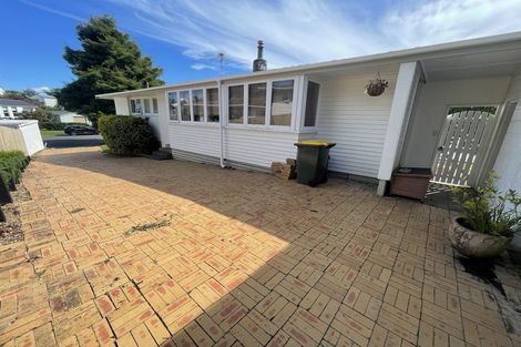 Photo of property in 8 Miro Place, Waiuku, 2123