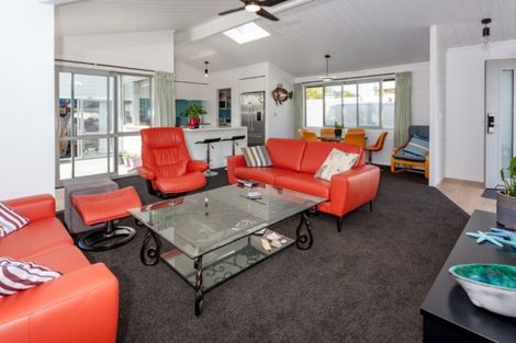 Photo of property in 100 Riverview Road, Whangamata, 3620