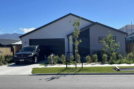 Photo of property in 32 Cheviot Street, Jacks Point, 9371