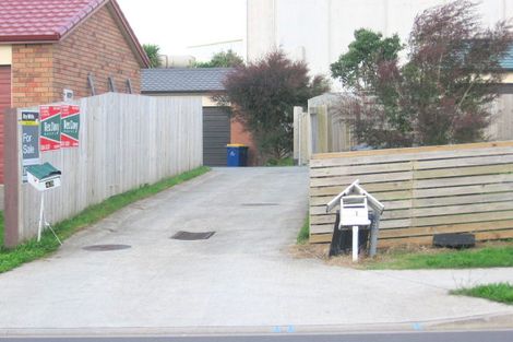 Photo of property in 41 Woodbank Drive, Glen Eden, Auckland, 0602