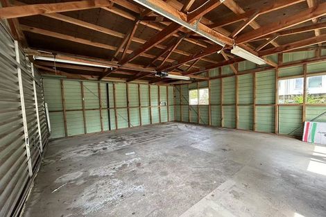 Photo of property in 77 Chilcott Road, Henderson, Auckland, 0612