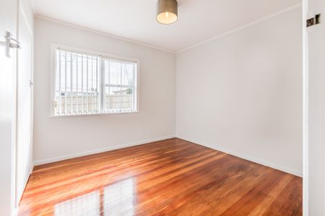 Photo of property in 20 Sylvan Crescent, Te Atatu South, Auckland, 0610