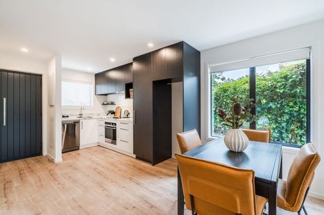 Photo of property in 5c Nea Place, Hillcrest, Auckland, 0627
