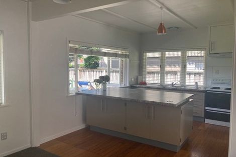 Photo of property in 15 Hattaway Avenue, Bucklands Beach, Auckland, 2012