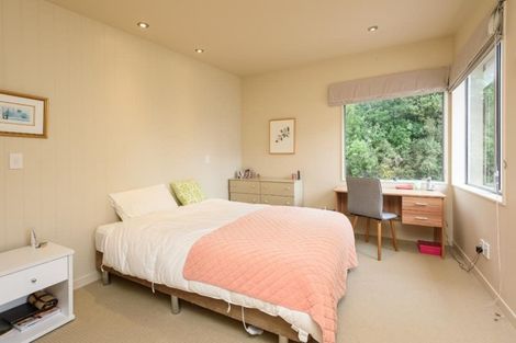 Photo of property in 30 Tiketike Way, Brooklyn, Wellington, 6021