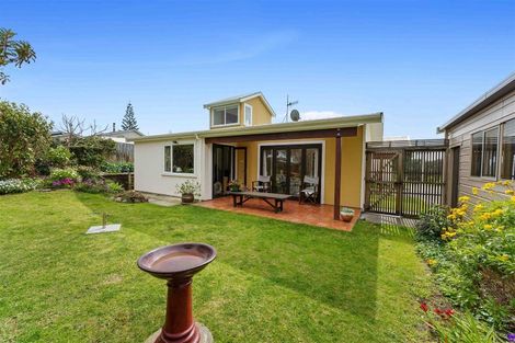 Photo of property in 6 William Street, Waikanae Beach, Waikanae, 5036