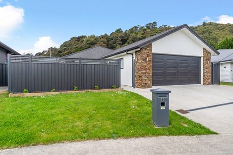 Photo of property in 11 Salisbury Crescent, Wallaceville, Upper Hutt, 5018