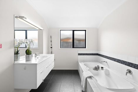 Photo of property in 99 Saint James Drive, Huntington, Hamilton, 3210