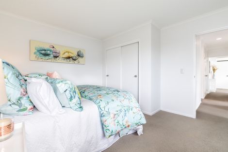 Photo of property in 27 Loughanure Place, Massey, Auckland, 0614