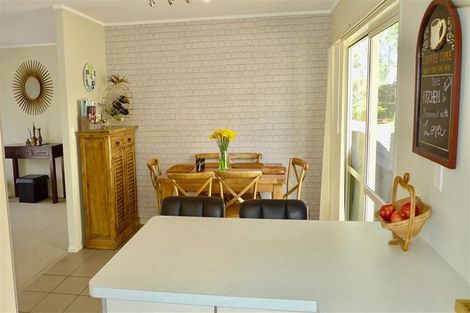 Photo of property in 1/44 Barbados Drive, Unsworth Heights, Auckland, 0632