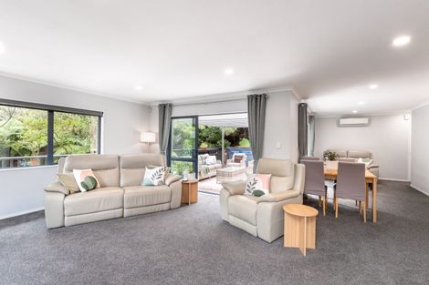 Photo of property in 43 Forest Road, Pinehaven, Upper Hutt, 5019