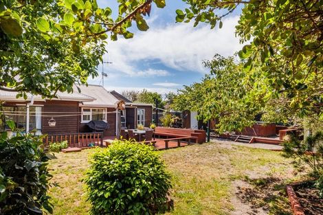 Photo of property in 11 Koura Street, Tangimoana, 4822