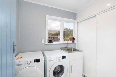 Photo of property in 27 Amundsen Grove, Stokes Valley, Lower Hutt, 5019
