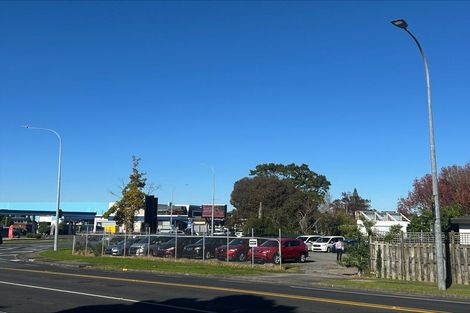 Photo of property in 320 Lincoln Road, Henderson, Auckland, 0610