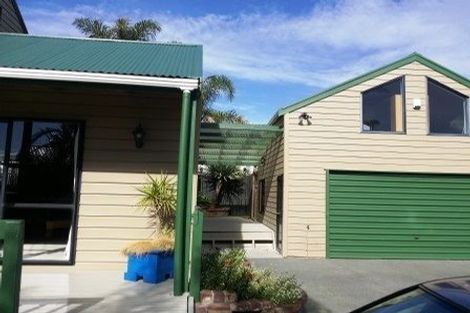 Photo of property in 14 Chablis Place, Henderson, Auckland, 0612
