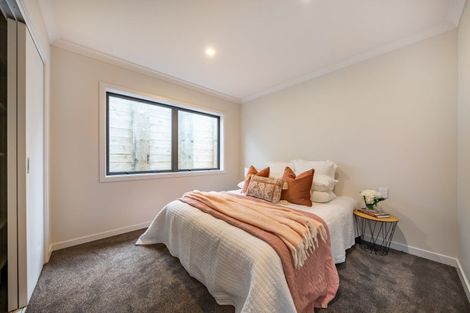 Photo of property in 14 Poto Road, Normandale, Lower Hutt, 5010