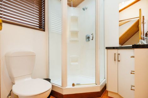 Photo of property in 11 Hillgrove Place, Fitzherbert, Palmerston North, 4410