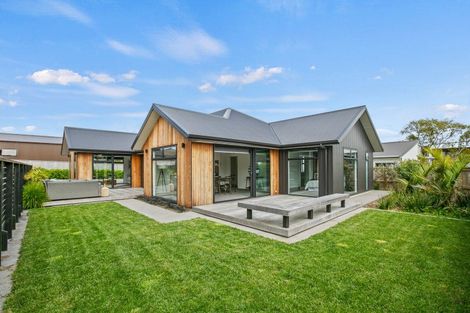 Photo of property in 11 Donnelly Street, Oakura, 4314