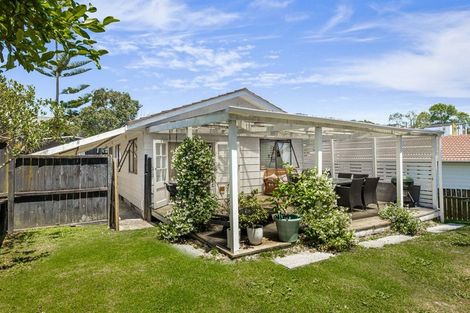Photo of property in 46 Lavelle Road, Henderson, Auckland, 0612