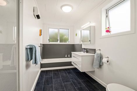 Photo of property in 9 Tomkins Street, Green Island, Dunedin, 9018