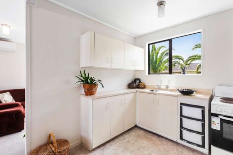 Photo of property in 2/26 Karepo Crescent, Ranui, Auckland, 0612