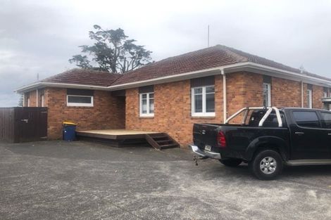 Photo of property in 3166 Great North Road, New Lynn, Auckland, 0600