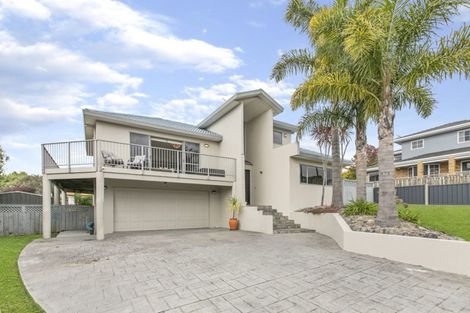 Photo of property in 62 Lagoon Way, West Harbour, Auckland, 0618