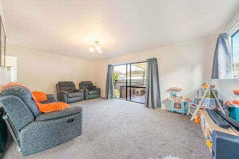 Photo of property in 57 Hartford Crescent, Totara Park, Upper Hutt, 5018