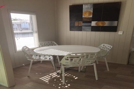 Photo of property in 72 Uxbridge Road, Cockle Bay, Auckland, 2014