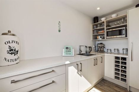 Photo of property in 10 The Terrace, Mount Pleasant, Christchurch, 8081