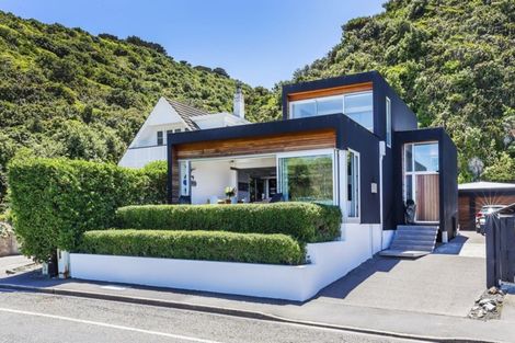 Photo of property in 91 Breaker Bay Road, Breaker Bay, Wellington, 6022