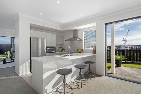 Photo of property in 1 Tuhono Lane, Northcote, Auckland, 0627