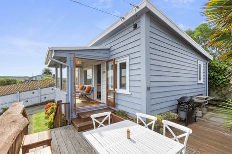 Photo of property in 49b Wallis Street, Raglan, 3225