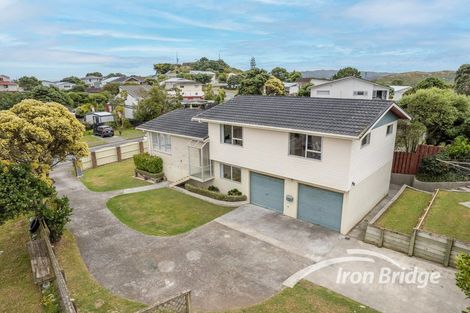 Photo of property in 78 Gloaming Hill, Titahi Bay, Porirua, 5022