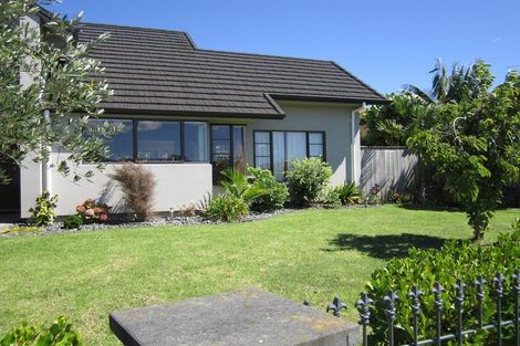 Photo of property in 16 Sayes Close, East Tamaki, Auckland, 2013