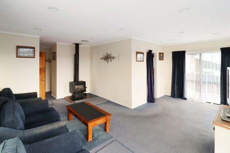 Photo of property in 16 Cathie Place, Karori, Wellington, 6012