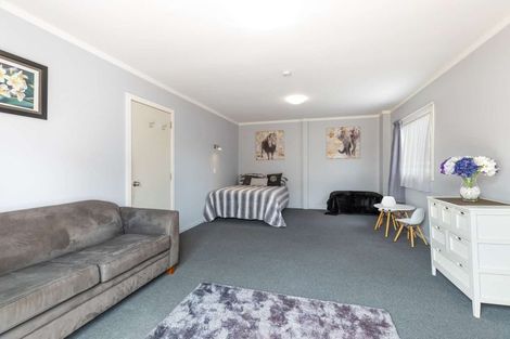 Photo of property in 27 Blanes Road, Weymouth, Auckland, 2103