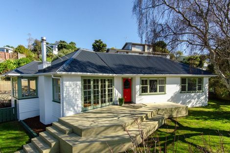 Photo of property in 36 Redwood Avenue, Tawa, Wellington, 5028