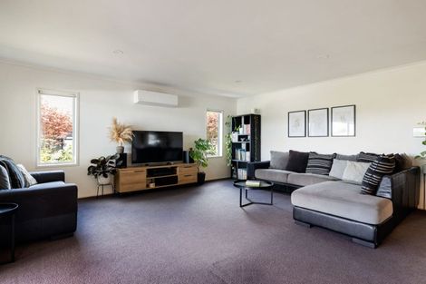 Photo of property in 107 Farnborough Drive, Grandview Heights, Hamilton, 3200