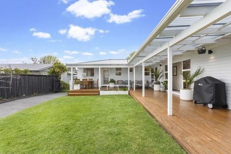Photo of property in 4 Bayside Avenue, Te Atatu Peninsula, Auckland, 0610