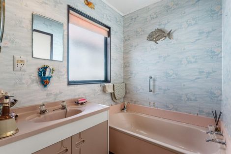 Photo of property in 2/30 Fraser Road, Narrow Neck, Auckland, 0624