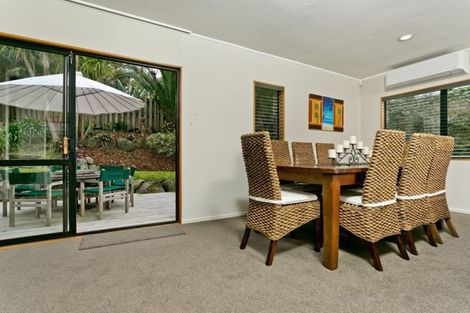 Photo of property in 2/33 Korotaha Terrace, Rothesay Bay, Auckland, 0630