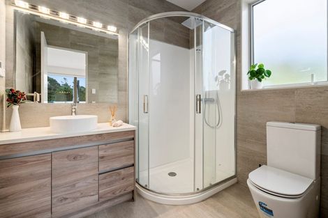 Photo of property in 15 Nola Road, Oratia, Auckland, 0604