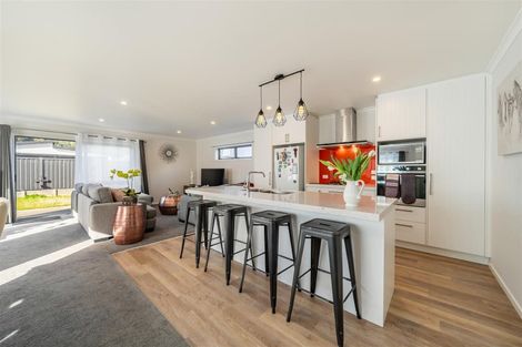 Photo of property in 2 Pattullo Crescent, Wallaceville, Upper Hutt, 5018