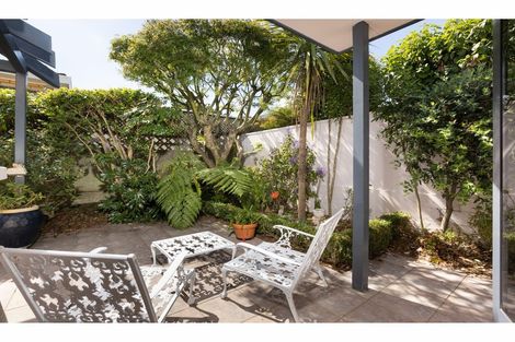 Photo of property in 480b Devonport Road, Tauranga South, Tauranga, 3112