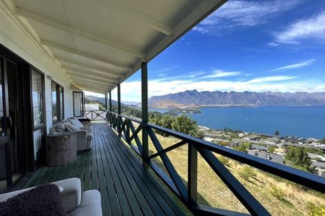 Photo of property in 1 Von Place, Fernhill, Queenstown, 9300