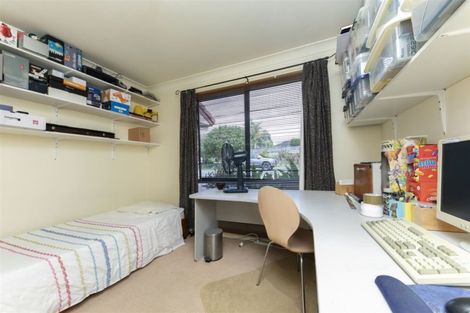 Photo of property in 2 Berkshire Terrace, Massey, Auckland, 0614