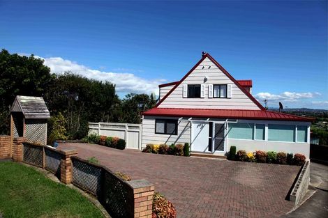 Photo of property in 17 Pitlochry Place, Highland Park, Auckland, 2010